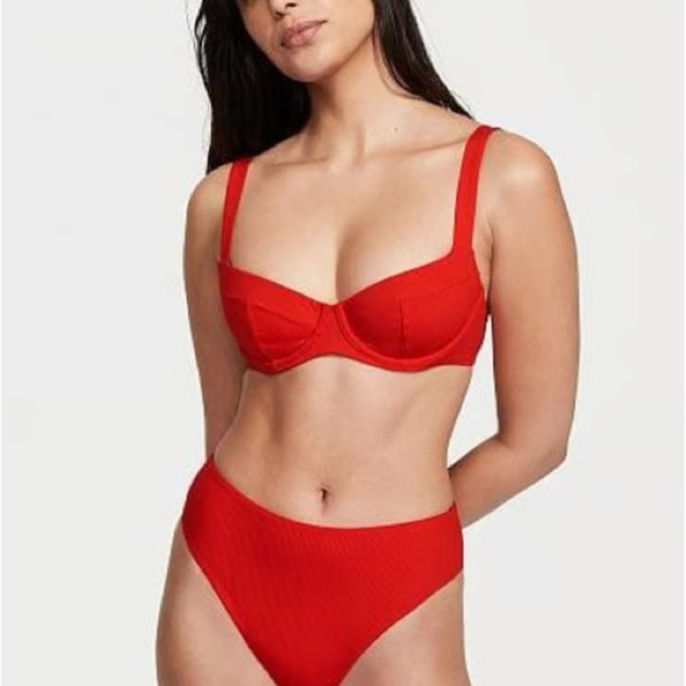 VICTORIA’S SECRET Essential Ribbed Wicked Swim Top